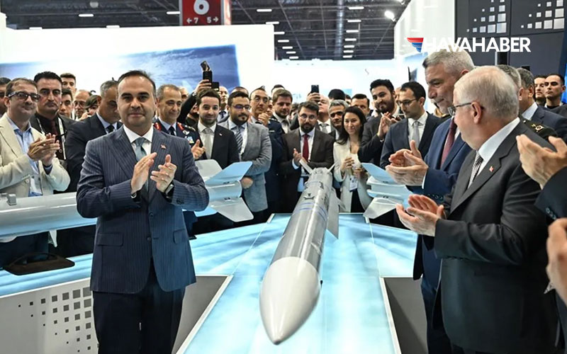 gokhan fuzesi ilk kez sahneye cikti eurofighter kaan f 16 hepsinden ateslenecek