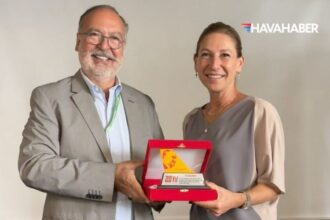 pegasustan ceo guliz ozturke 20 yil surprizi rTe8gNFc