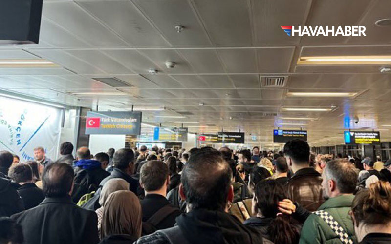 turkiye genelinde havalimanlarinda polnet arizasi pasaport kuyruklari uzadi RfwC4URv