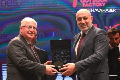 ajete kristal ayaklar odulu 5PadmUWb