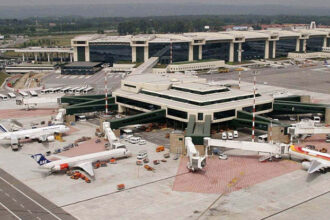 milano malpensa havalimaninda yangin panigi terminal kapatildi 9uYWlNNI