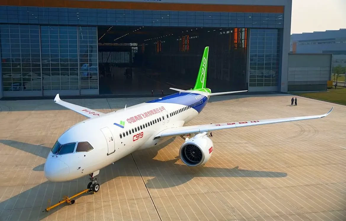 air cambodia neden boeing ve airbus yerine cinli comaci secti NfAGNj81