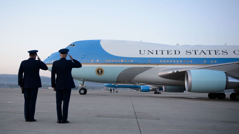 air force one ile spirit ucagi long island semalarinda karsi karsiya mi geldi WSfNSmQk