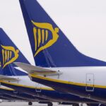 ryanair ucaginda saskinlik yolcular pasaportlarini yedi ucak parise acil inis yapti REpQ1si8