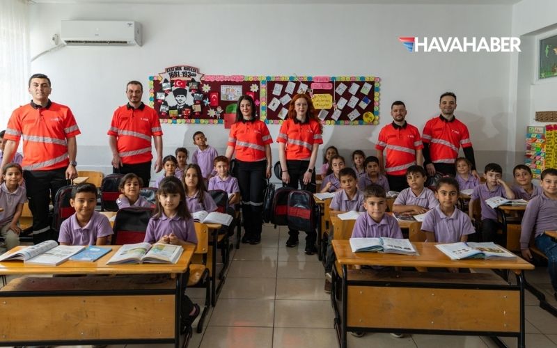thy kullanim omru biten ucak koltugu kumaslarini okul cantasi ve kirtasiye malzemesine donusturdu QwPjuu31